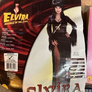 Complete Helloween Costume  Elvira Mistress Of The Dark &  Wig